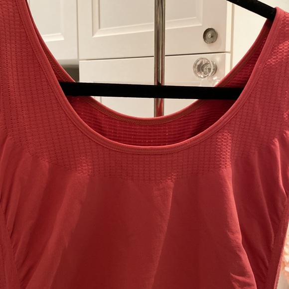 Lolë top - Picture 6 of 7